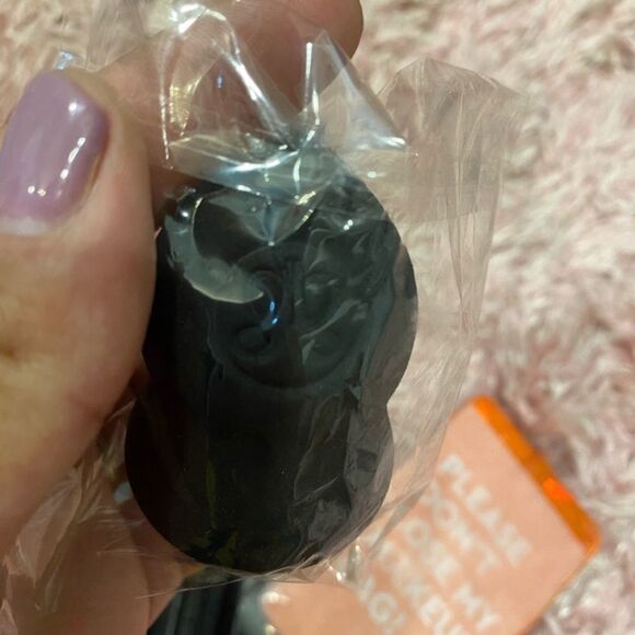 Anastasia Beverly Hills blender sponge - Picture 2 of 2